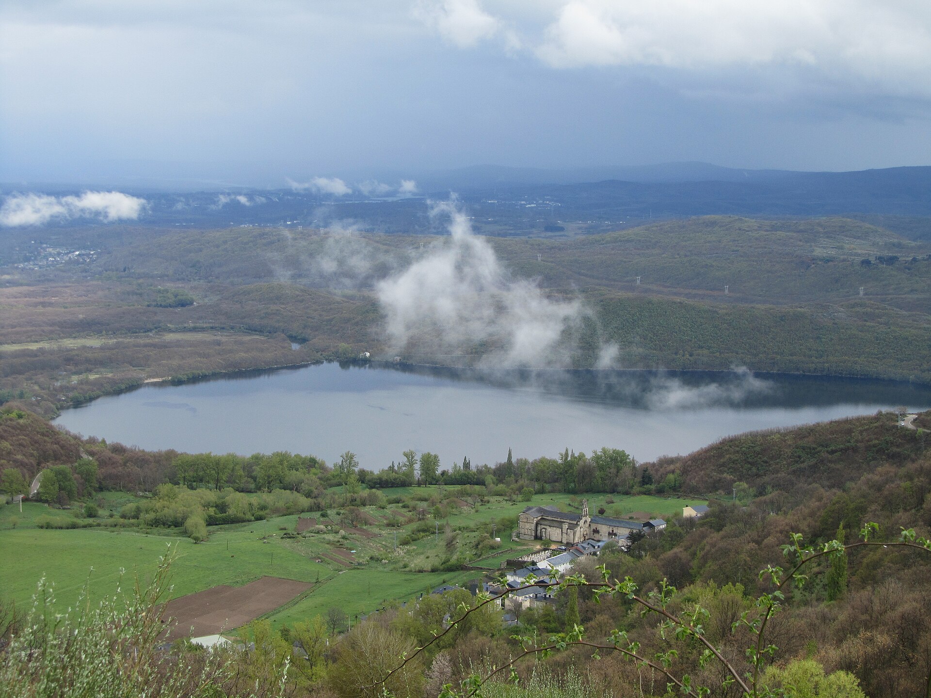 Lago de Sanabria · Zamora, en el recorrido del Camino Sanabrés